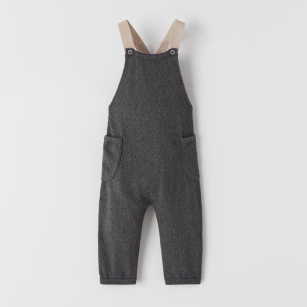 Overalls with contrasting suspenders
